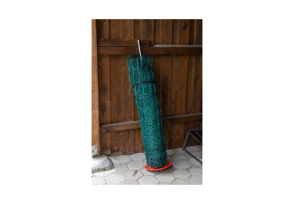 Netting Winder Base and Rod 2:Pk in use.webp