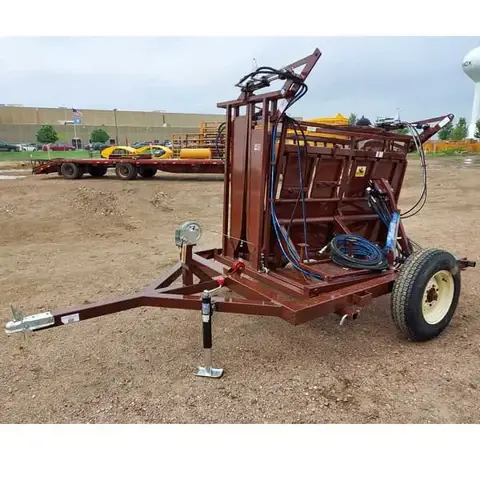 HiQual-Hydraulic-Calf-Chute-on-trailer_large.webp