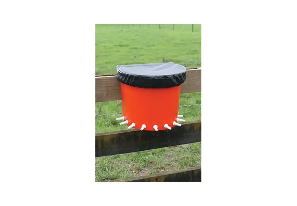 10 Nipple Lamb Feeder Rail-Hang