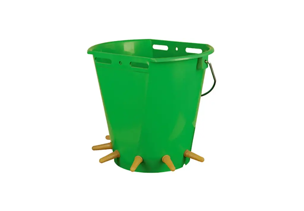 Lamb Feeding Bucket 6 Nipples